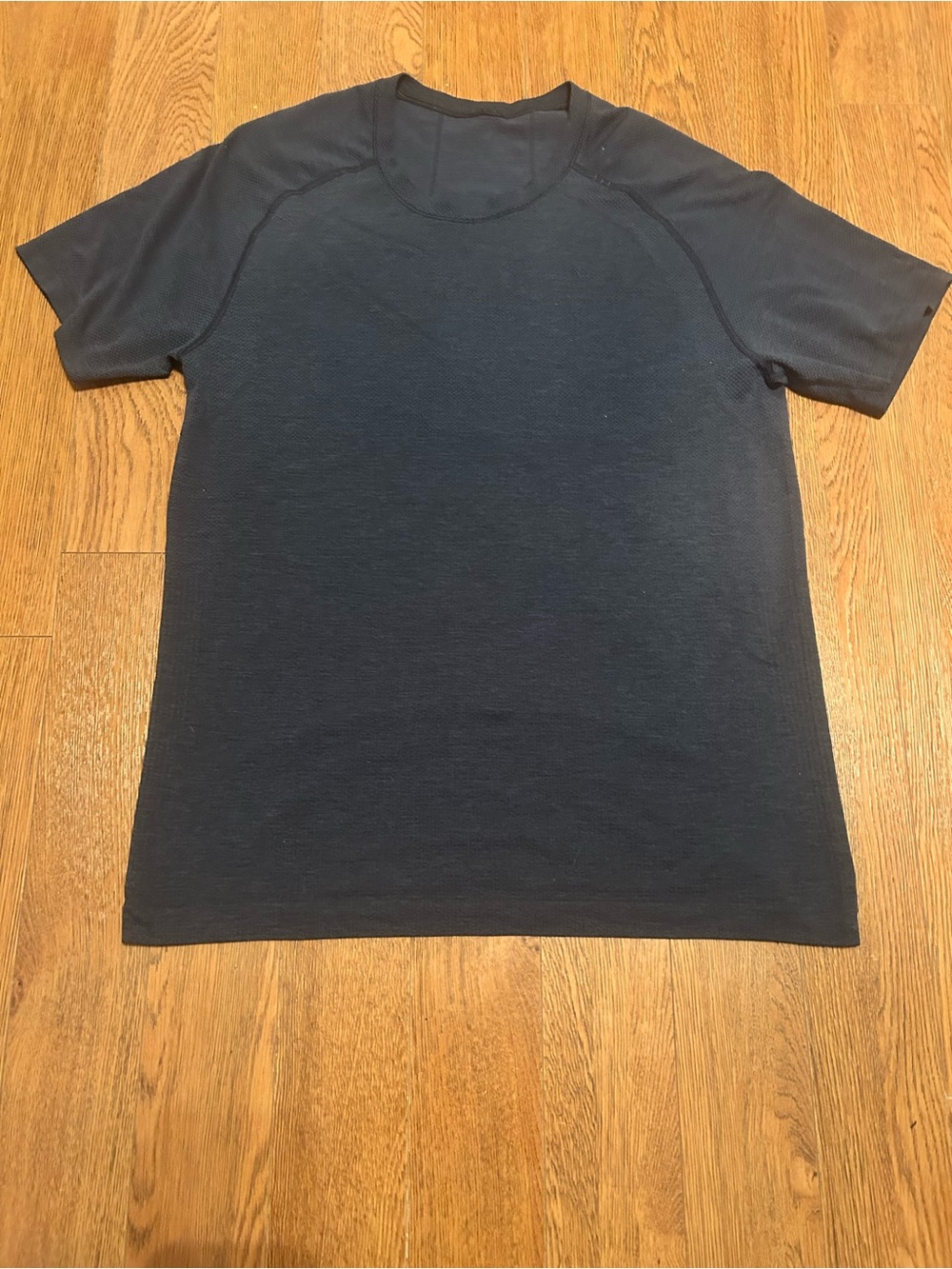 Men’s lululemon short sleeve medium